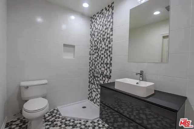 $6,000 | 7701 Norton Avenue, West Hollywood, CA 90046