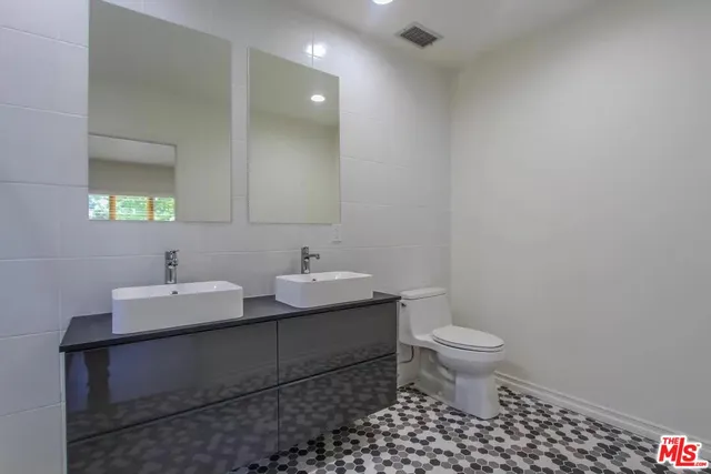 $6,000 | 7701 Norton Avenue, West Hollywood, CA 90046