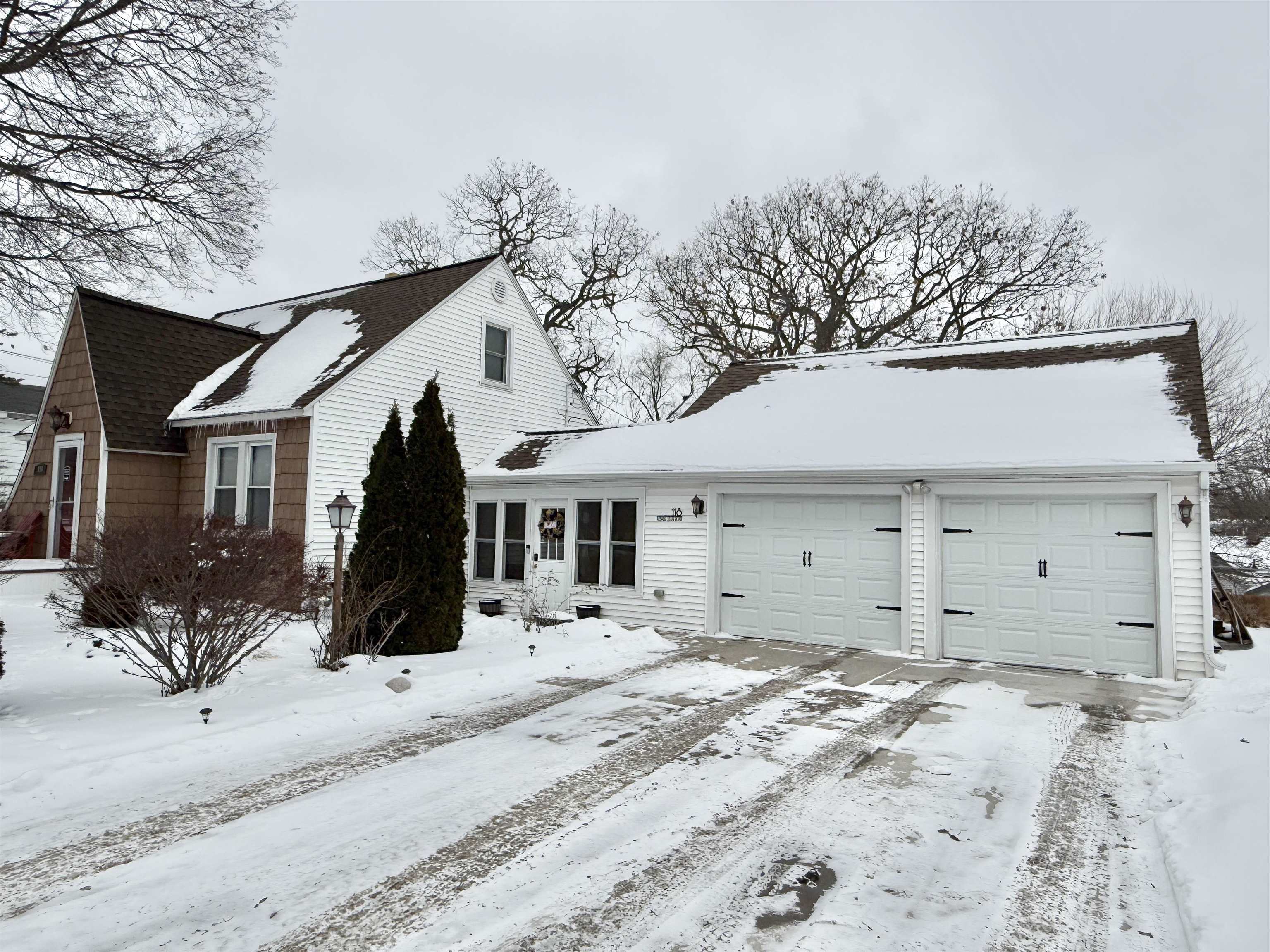 118 Ausable State Road Bay City, MI 48706 - Photo 2 of 37 Gallery Image 2
