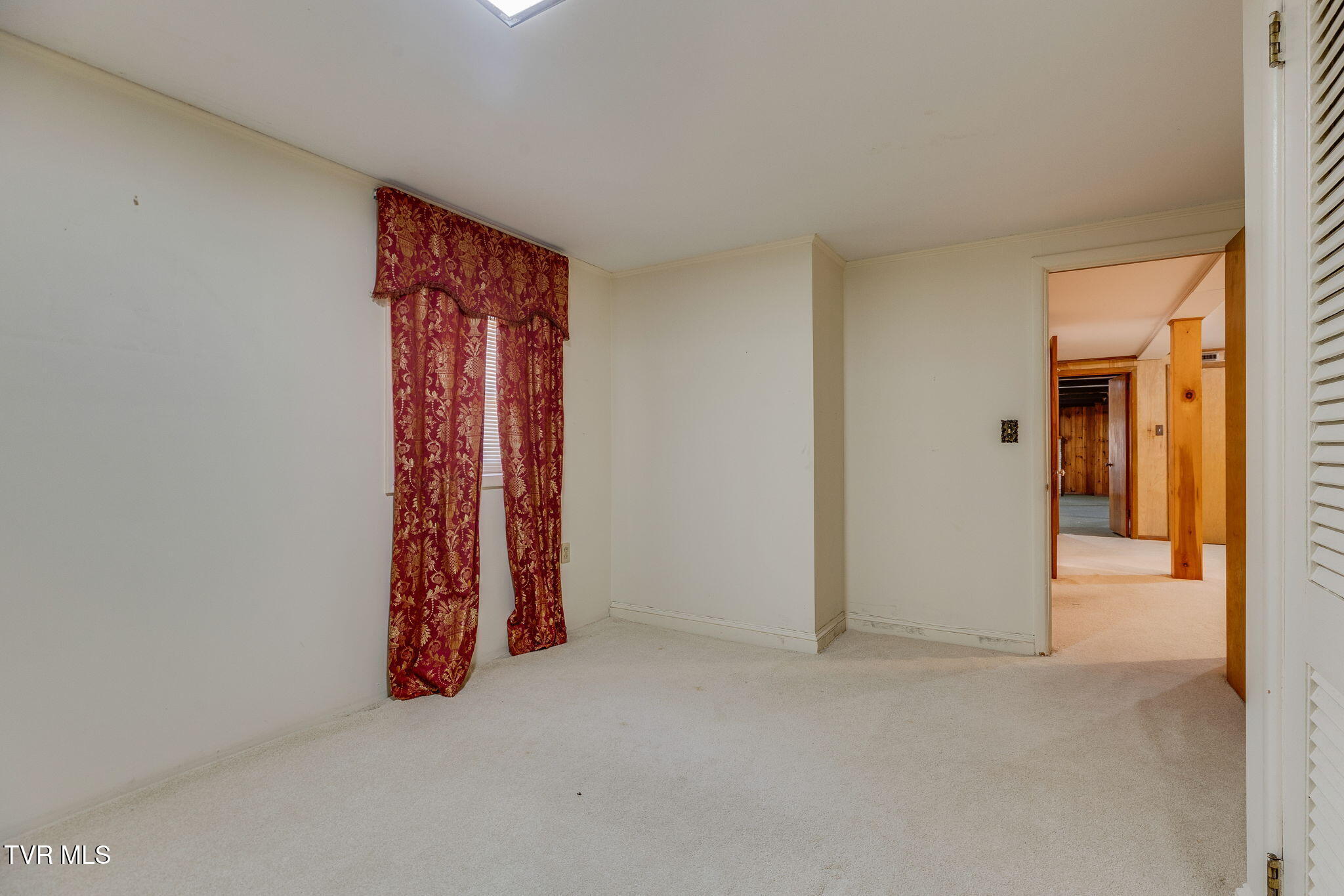 325 Hidden Valley Road Bristol, TN 37620 - Photo 35 of 45 035