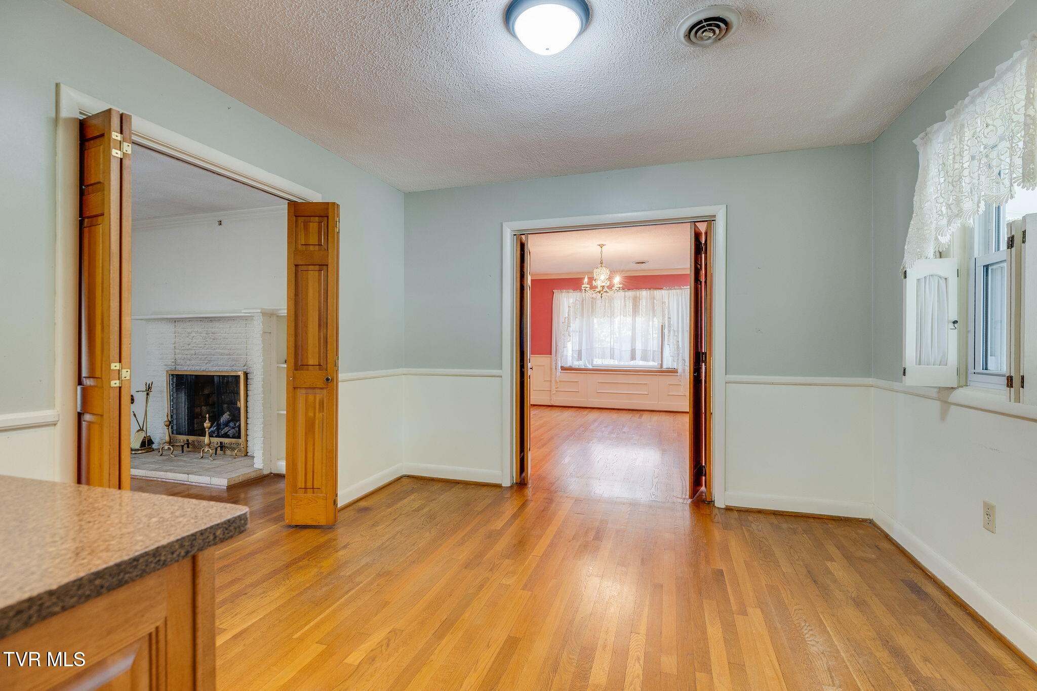 325 Hidden Valley Road Bristol, TN 37620 - Photo 10 of 45 010