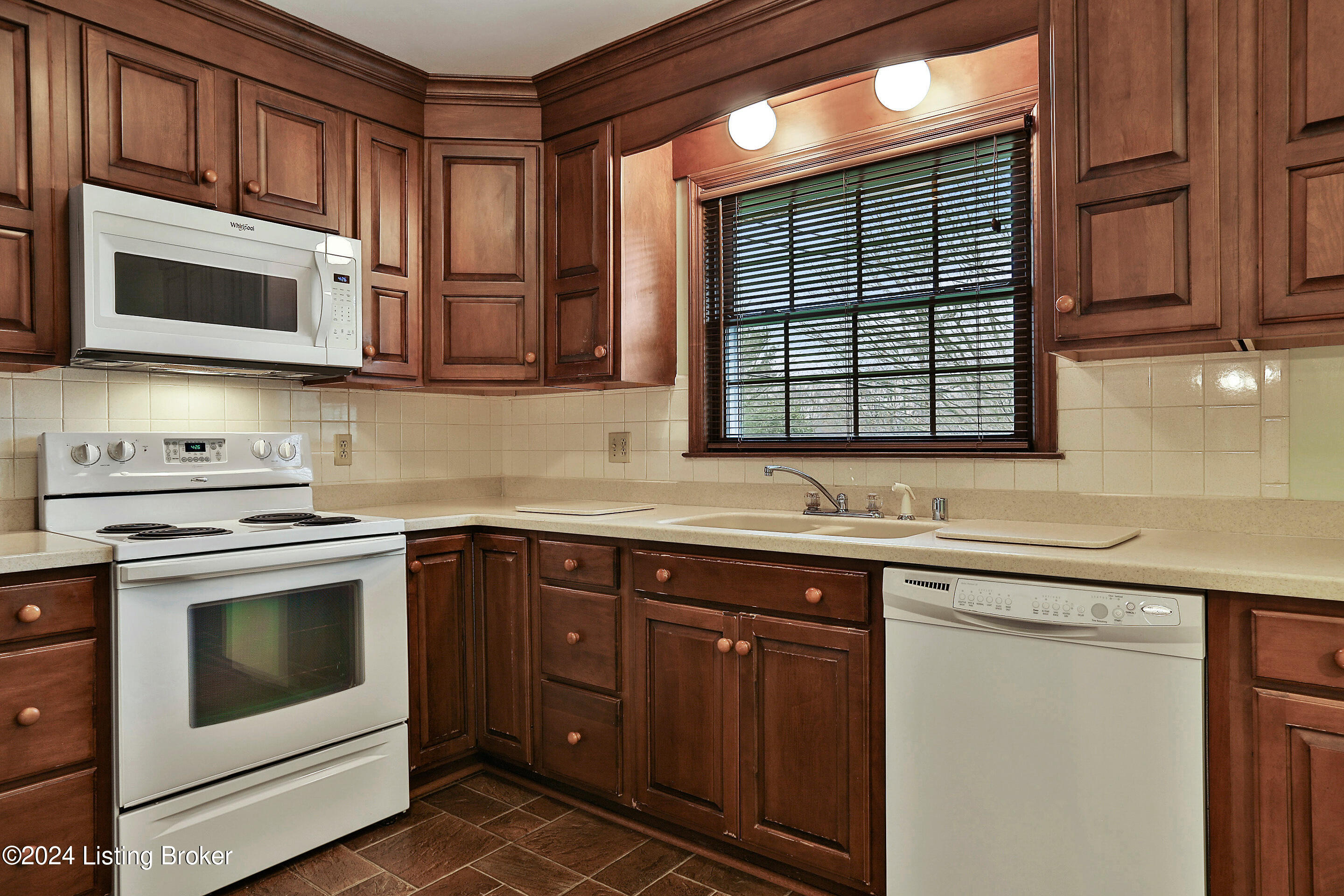 110 Bayberry Road Versailles, KY 40383 - Photo 9 of 33 CT6C8644