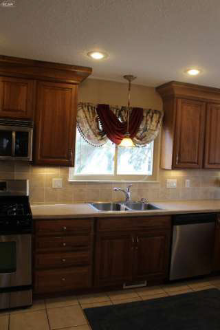 6196 Torrey Road Flint, MI 48507 - Photo 4 of 38 21129272-3.JPG
