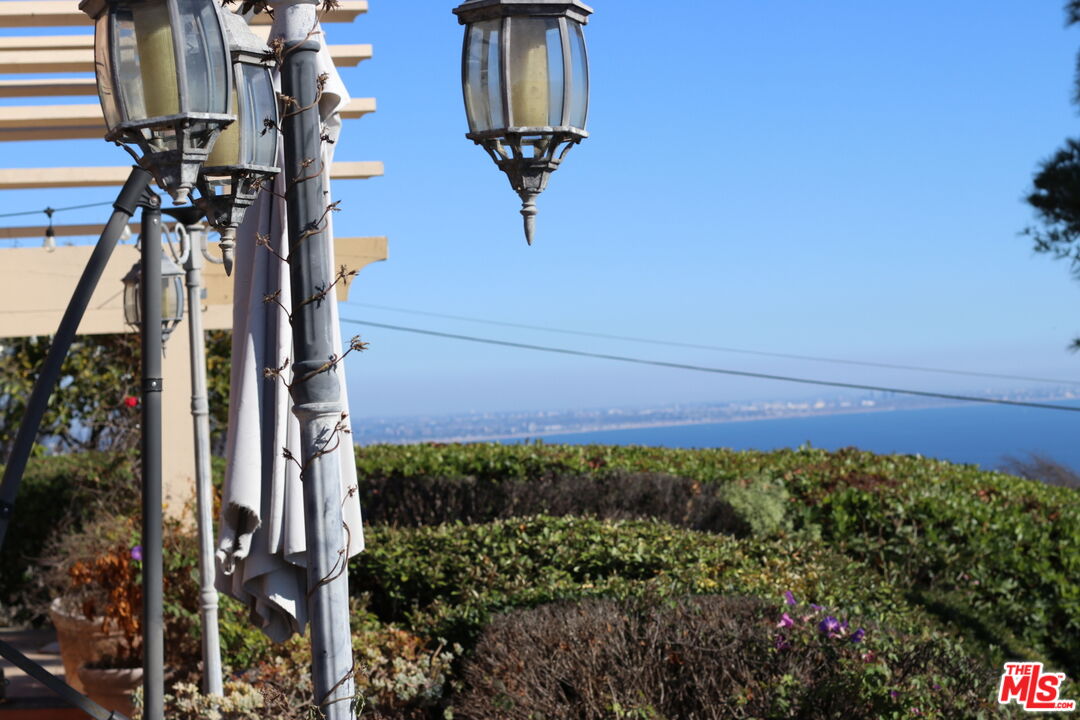 20776 Big Rock Drive Malibu, CA 90265 - Photo 31 of 67