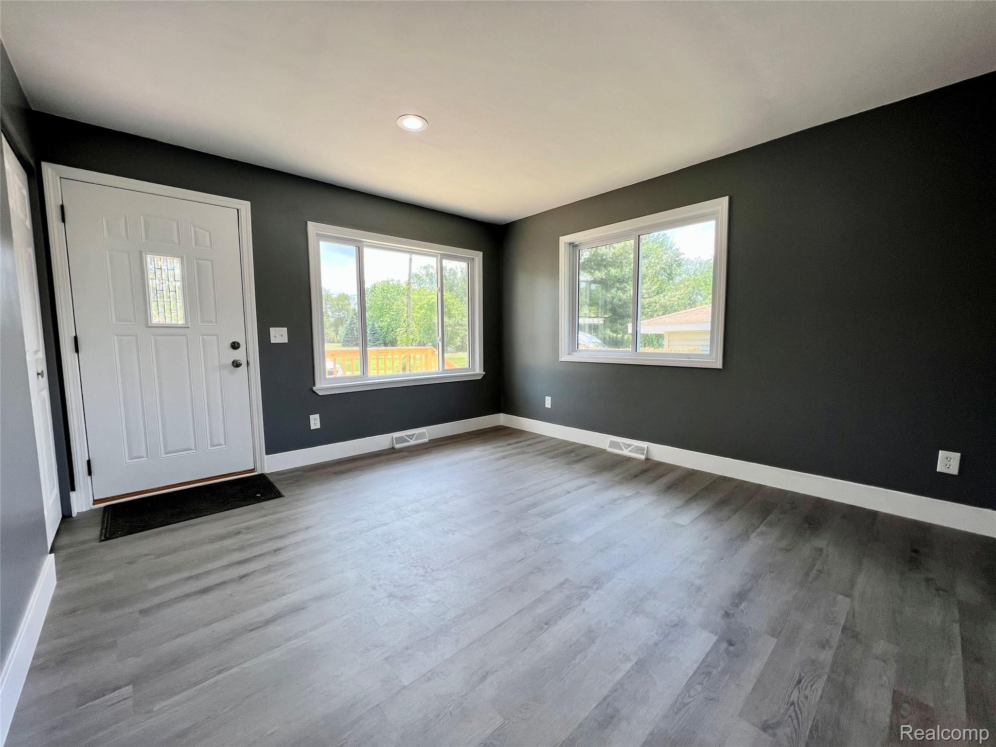 3084 Reeder Road Clarkston, MI 48346 - Photo 3 of 35 tempImageBMn6nh.jpg