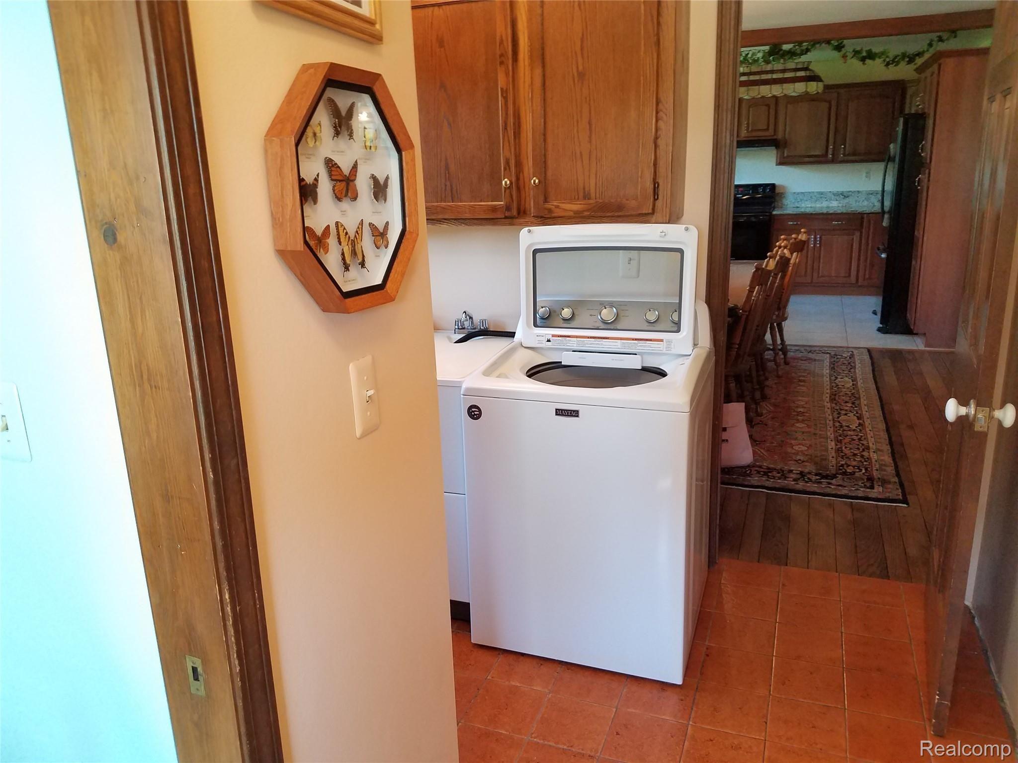 3638 Innisfree Road Howell, MI 48855 - Photo 27 of 45 laundry kitch.jpg