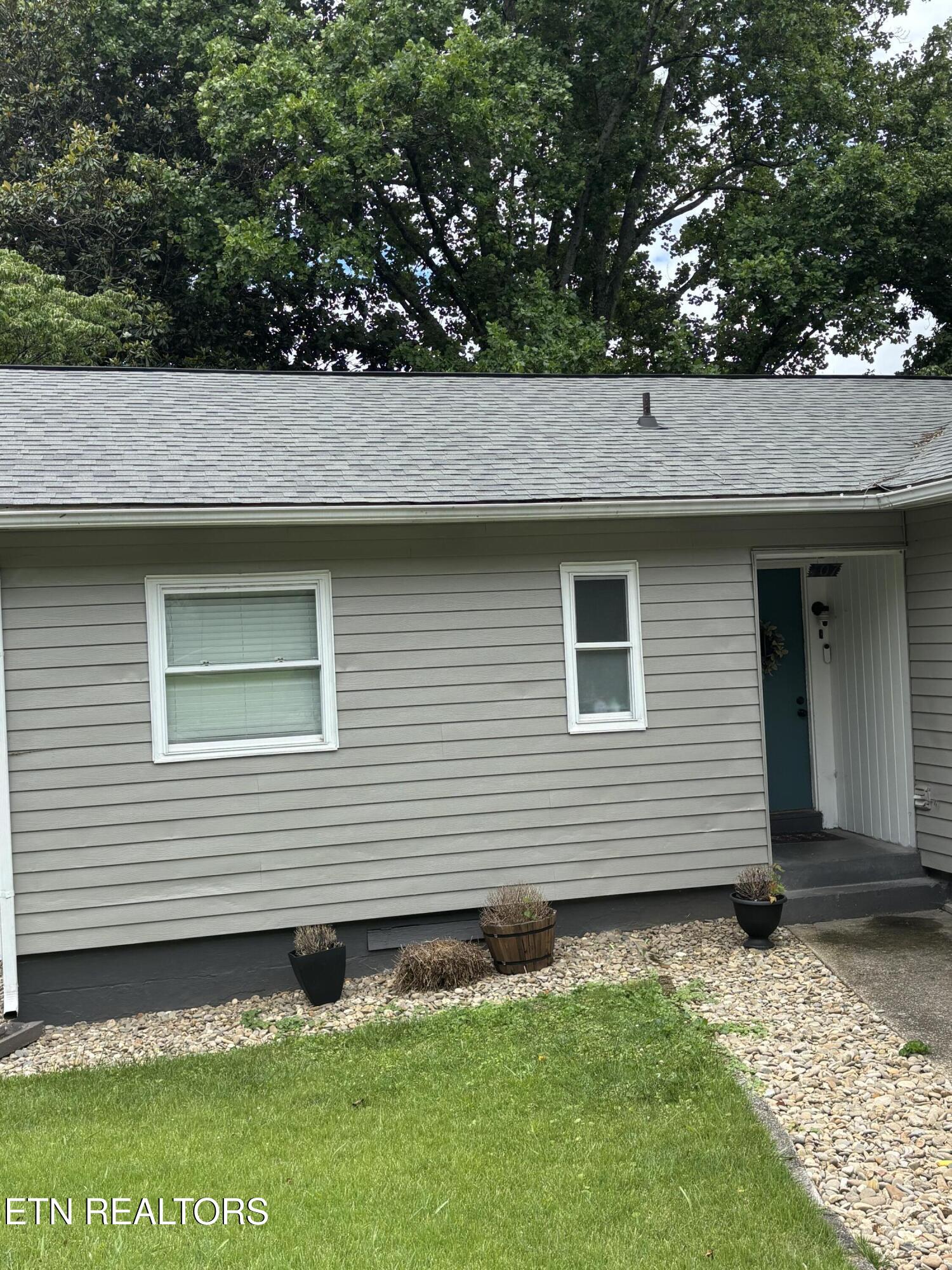 107 Porter Road Oak Ridge, TN 37830 - Photo 2 of 23 Vinyl Siding