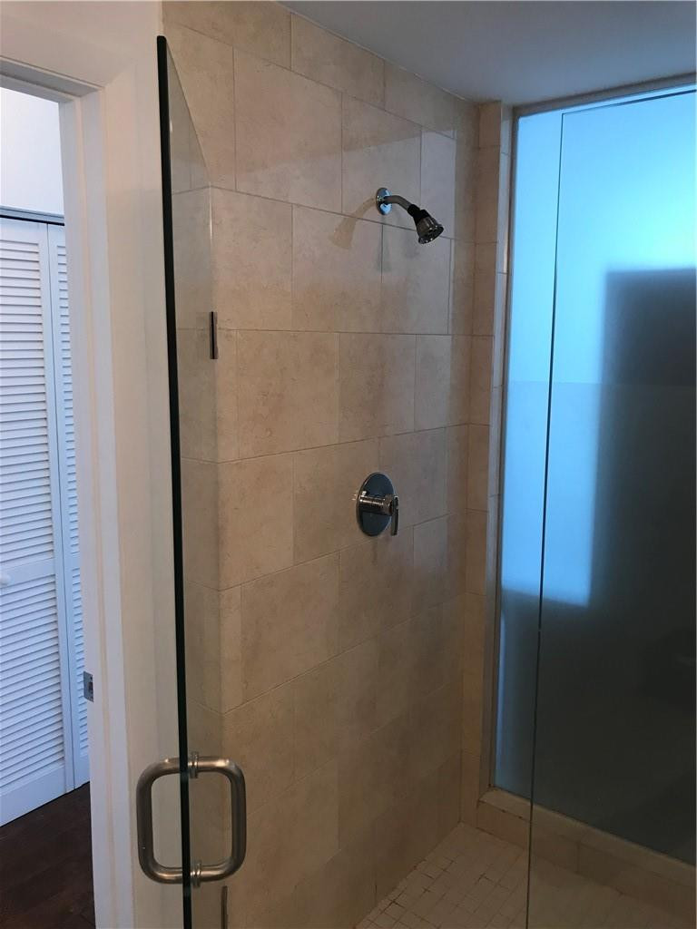 90 Southwest 3rd Street, Unit 1802 Miami, FL 33130 - Photo 17 of 50 a bathroom with a shower