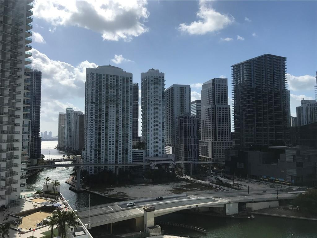 90 Southwest 3rd Street, Unit 1802 Miami, FL 33130 - Photo 19 of 50 a view of a city with tall buildings