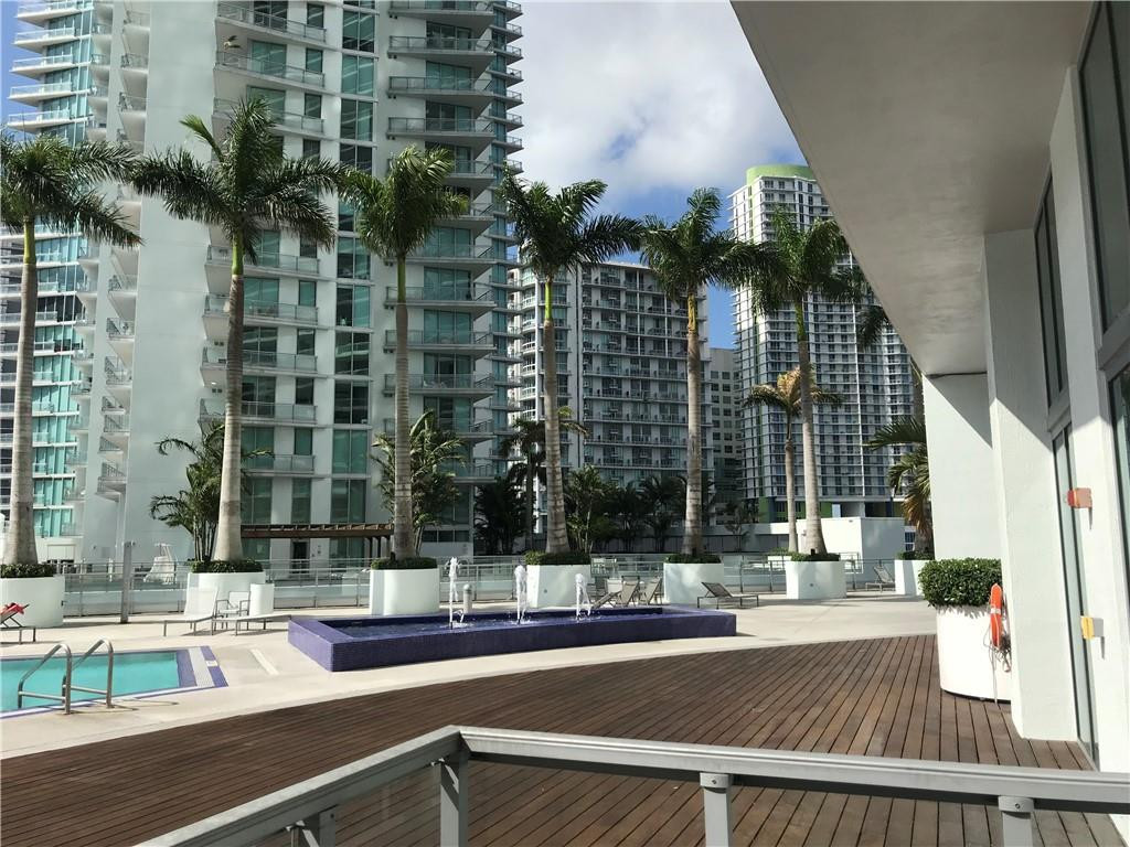 90 Southwest 3rd Street, Unit 1802 Miami, FL 33130 - Photo 32 of 50 front view of a building and a street