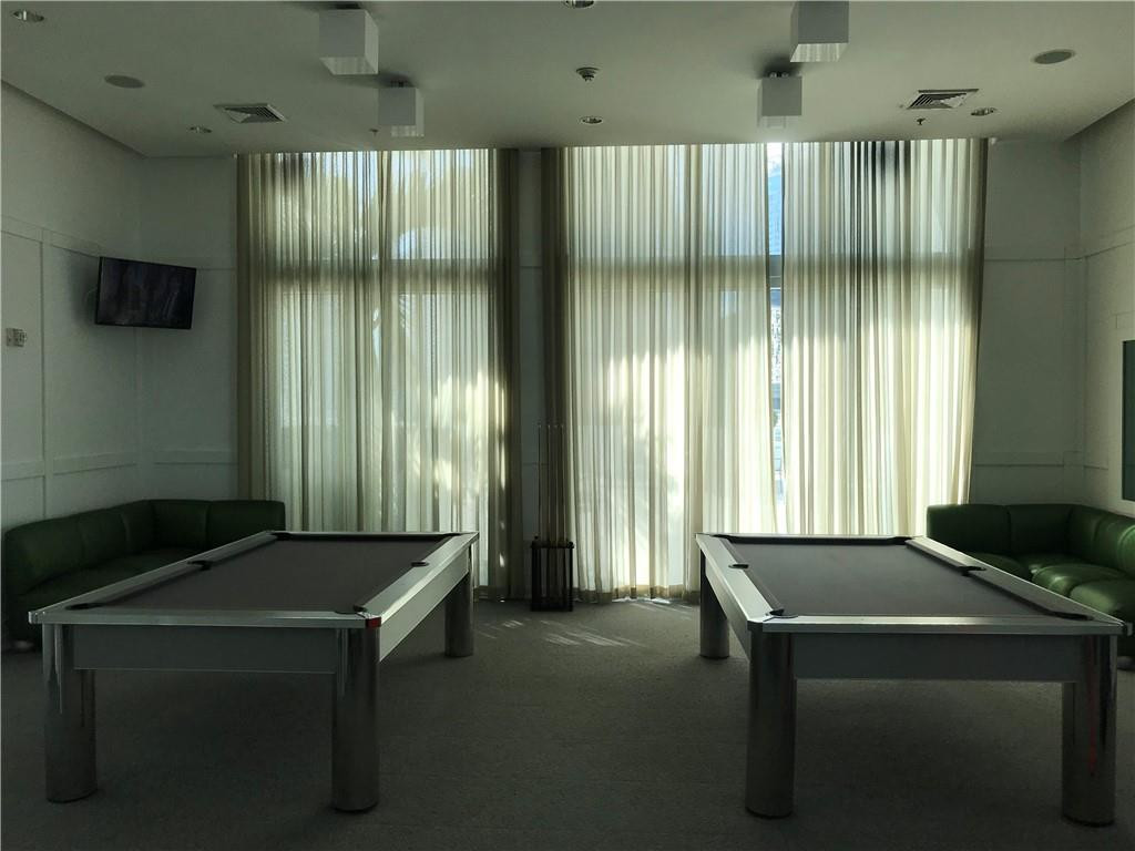 90 Southwest 3rd Street, Unit 1802 Miami, FL 33130 - Photo 35 of 50 a backyard room with furniture and a window