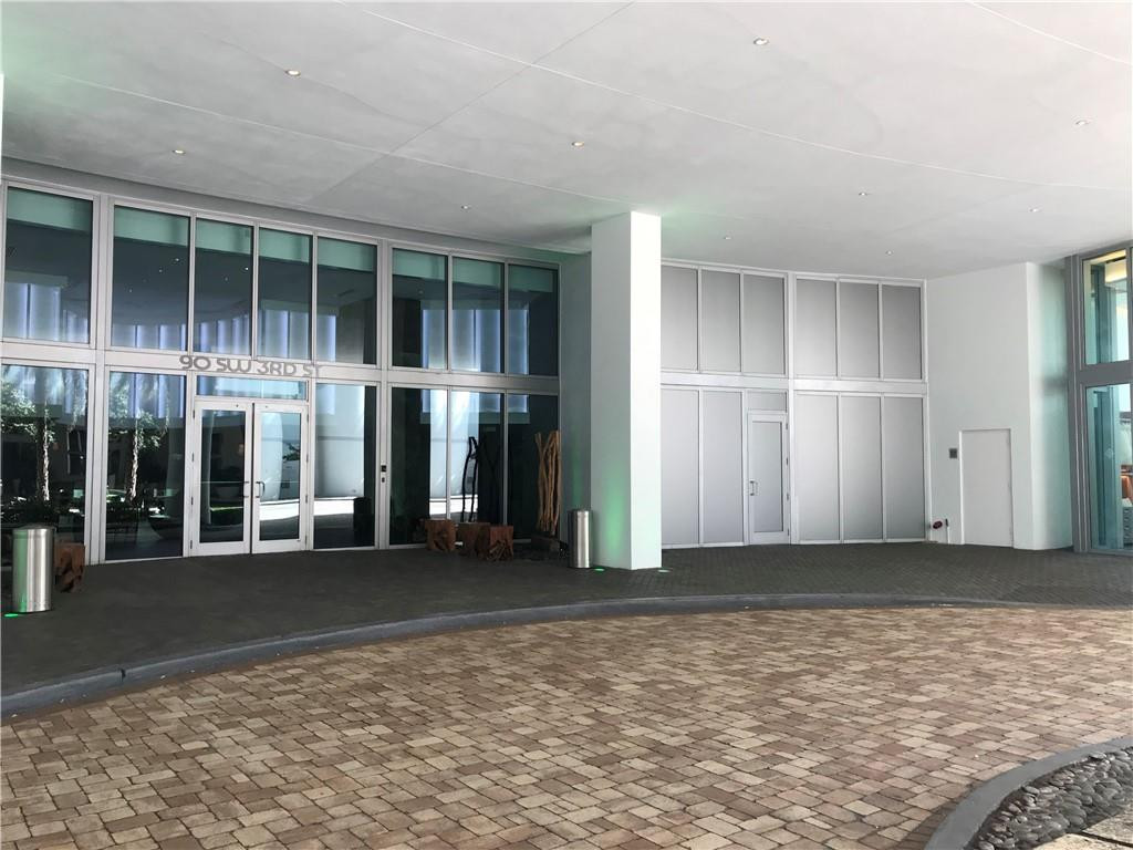 90 Southwest 3rd Street, Unit 1802 Miami, FL 33130 - Photo 44 of 50 an empty room with windows