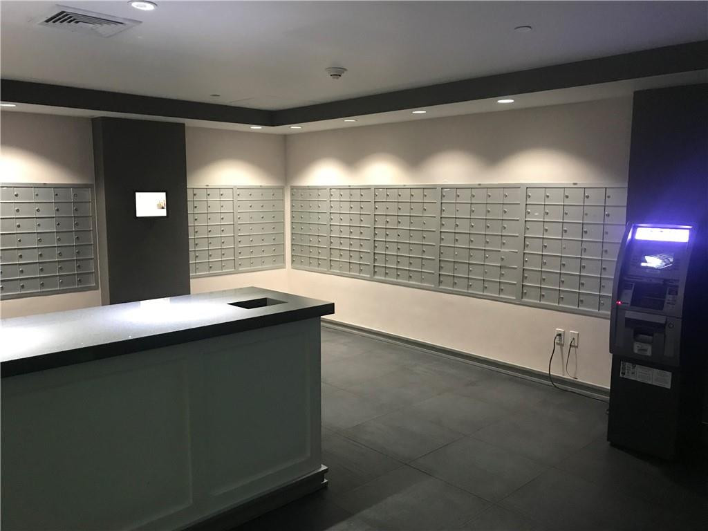 90 Southwest 3rd Street, Unit 1802 Miami, FL 33130 - Photo 49 of 50 a bathroom with a sink and a bathtub