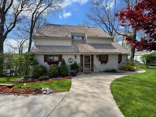 $925,000 | 11003 South Drive, Plainwell, MI 49080