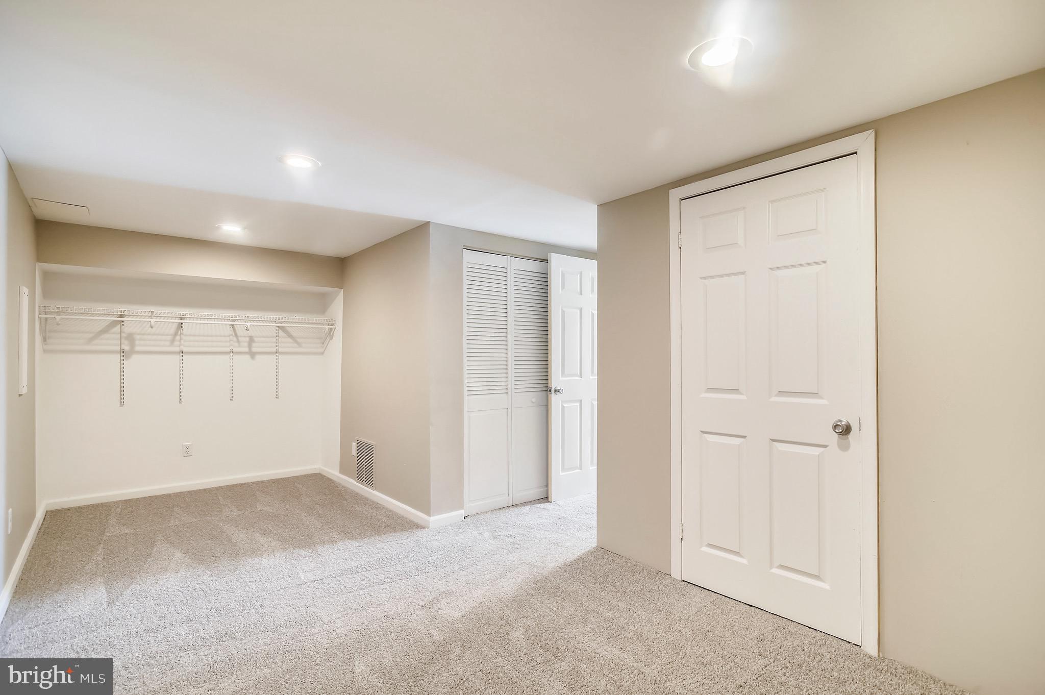 1053 Grovehill Road Halethorpe, MD 21227 - Photo 27 of 36 Office/Den/Craft Room