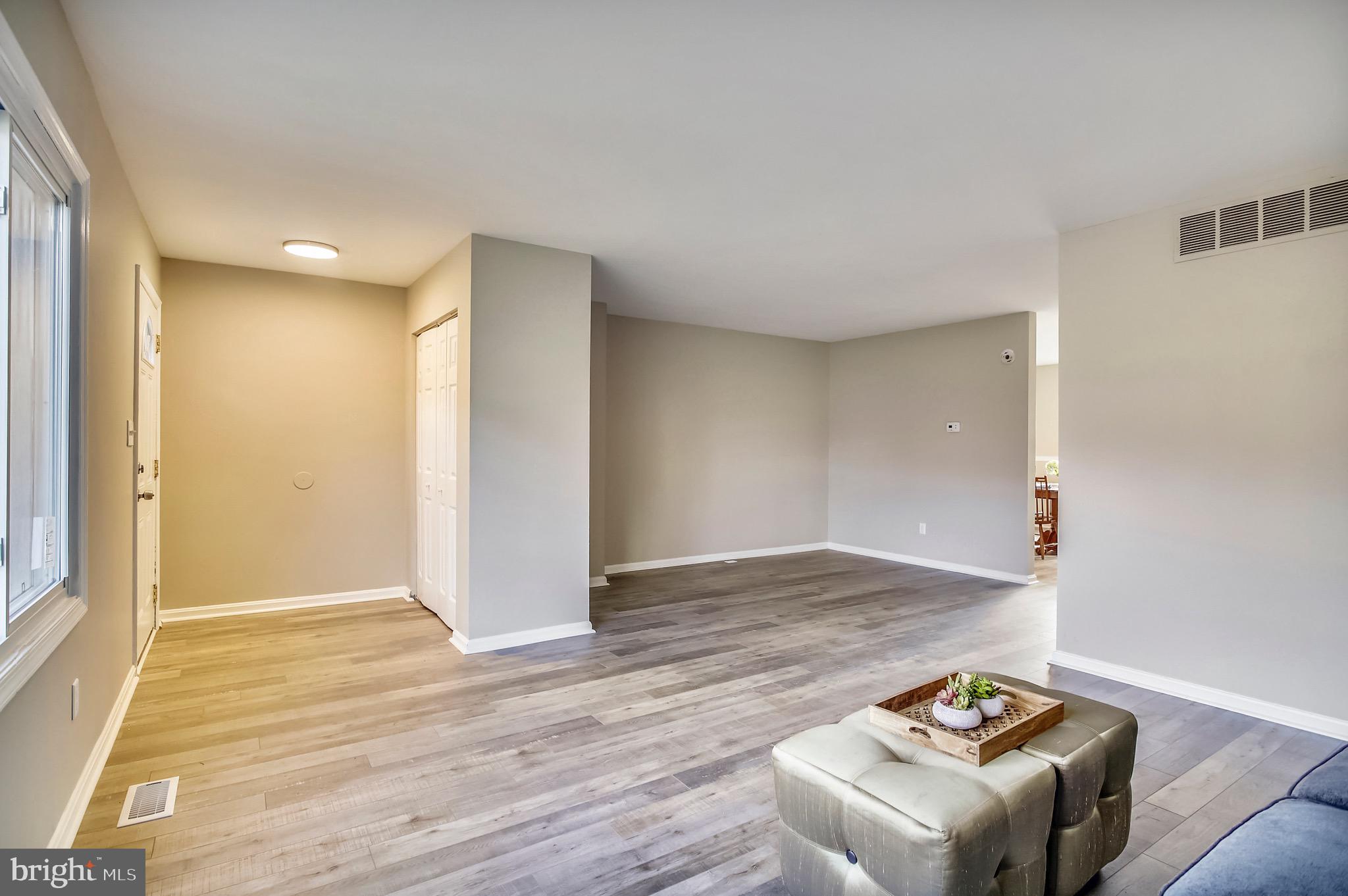 1053 Grovehill Road Halethorpe, MD 21227 - Photo 5 of 36 Living Room