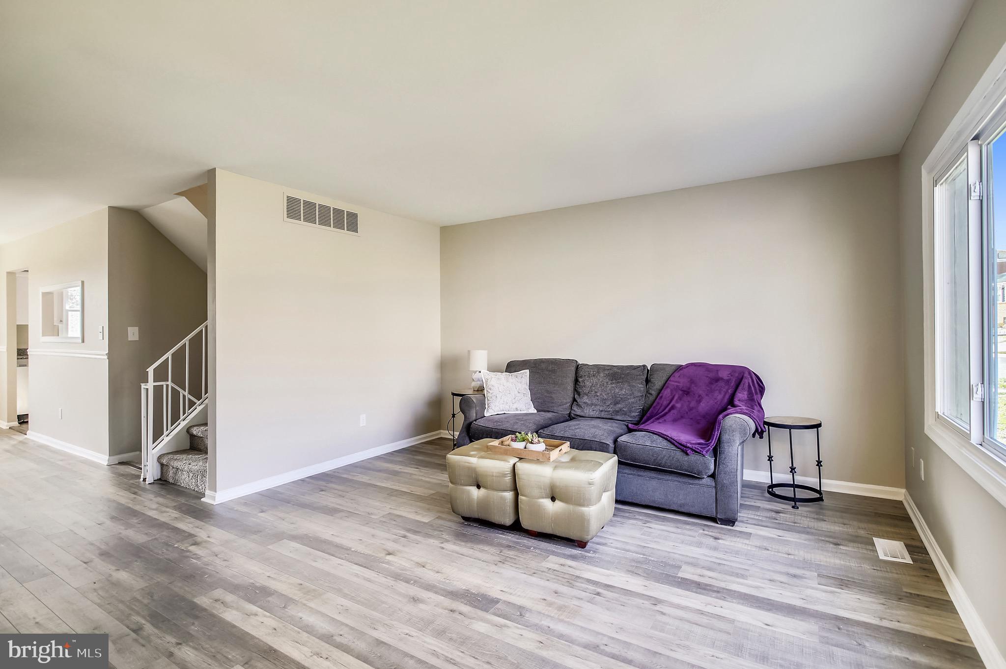 1053 Grovehill Road Halethorpe, MD 21227 - Photo 6 of 36 Living Room