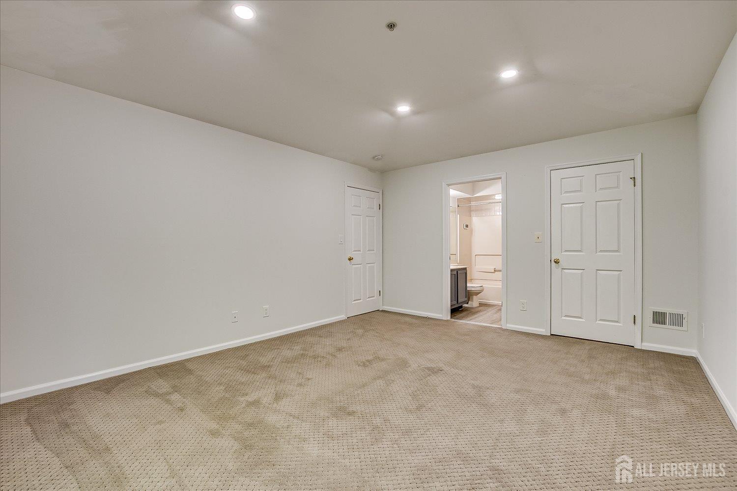 936 Waterford Drive Edison, NJ 08817 - Photo 19 of 29