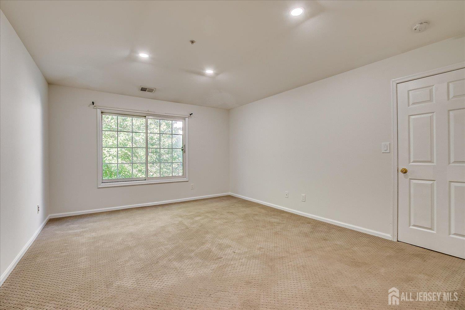 936 Waterford Drive Edison, NJ 08817 - Photo 20 of 29 an empty room with windows