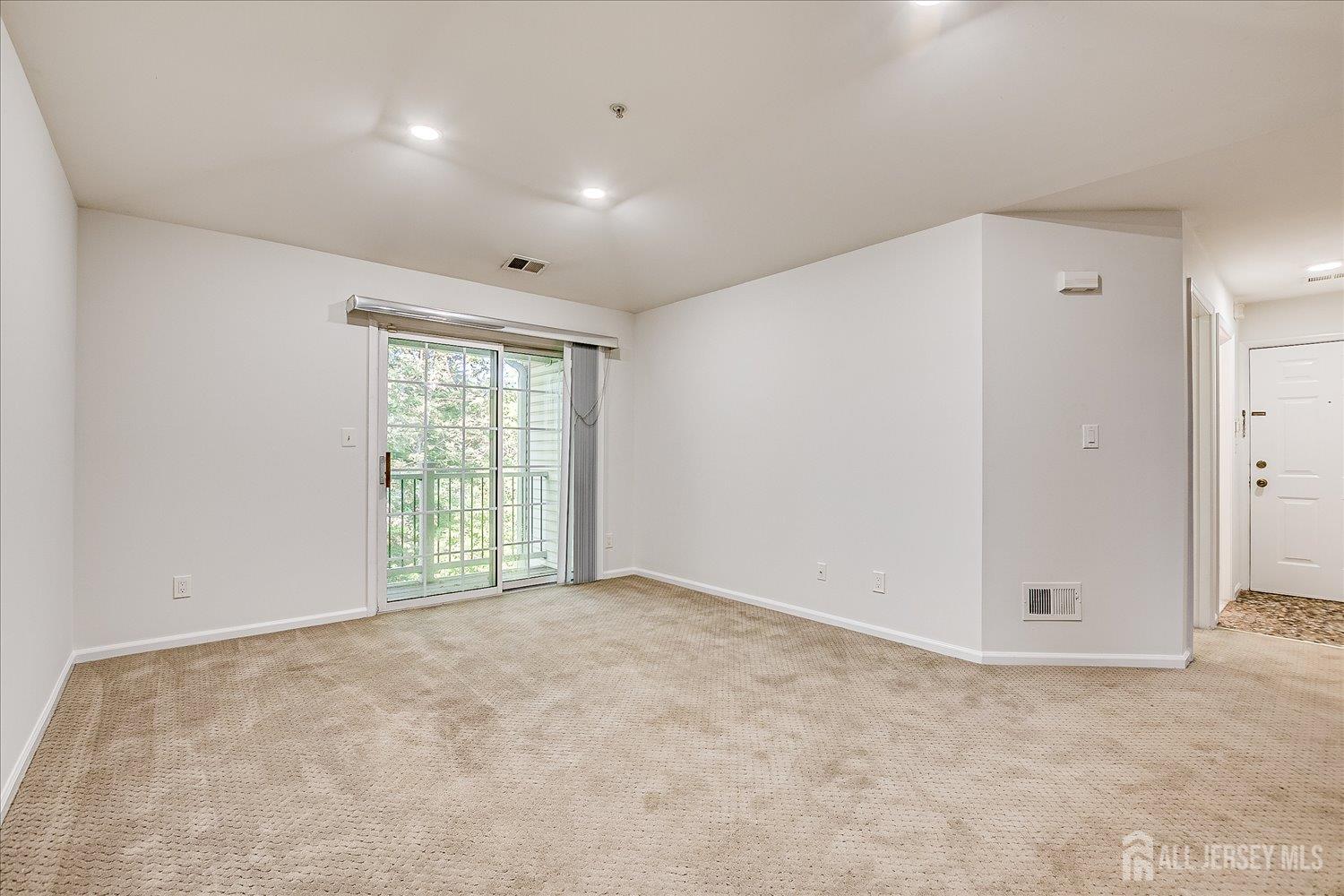936 Waterford Drive Edison, NJ 08817 - Photo 7 of 29 an empty room with windows