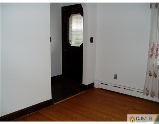 916 Cranbury Cross Road North Brunswick, NJ 08902 - Photo 11 of 19 Gallery Image 11