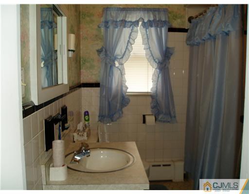 916 Cranbury Cross Road North Brunswick, NJ 08902 - Photo 12 of 19 Gallery Image 12
