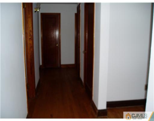916 Cranbury Cross Road North Brunswick, NJ 08902 - Photo 15 of 19 Gallery Image 15