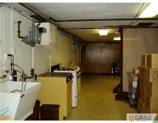 916 Cranbury Cross Road North Brunswick, NJ 08902 - Photo 18 of 19 Gallery Image 18