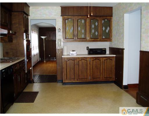 916 Cranbury Cross Road North Brunswick, NJ 08902 - Photo 3 of 19 Gallery Image 3