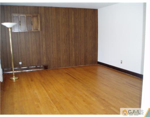916 Cranbury Cross Road North Brunswick, NJ 08902 - Photo 6 of 19 Gallery Image 6