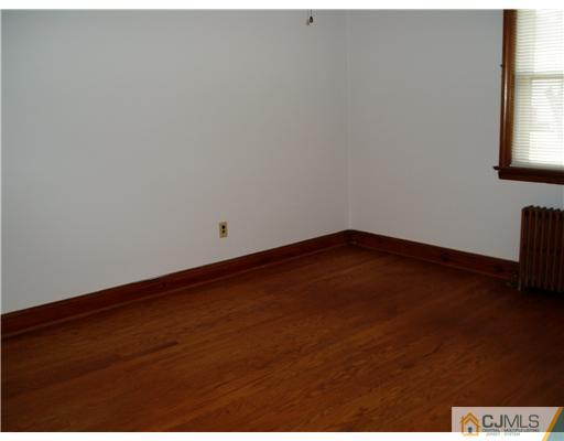 916 Cranbury Cross Road North Brunswick, NJ 08902 - Photo 7 of 19 Gallery Image 7