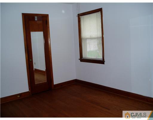 916 Cranbury Cross Road North Brunswick, NJ 08902 - Photo 8 of 19 Gallery Image 8