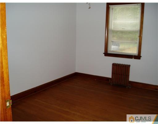 916 Cranbury Cross Road North Brunswick, NJ 08902 - Photo 10 of 19 Gallery Image 10