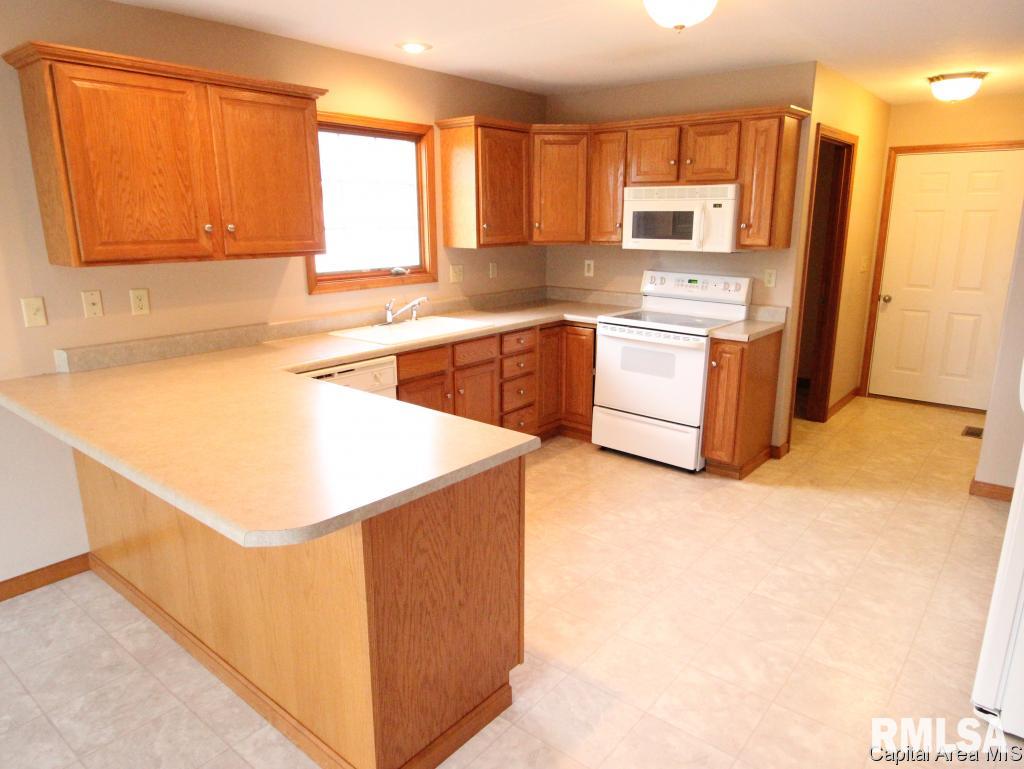5205 Manhattan Drive Springfield, IL 62711 - Photo 4 of 10 Gallery Image 4