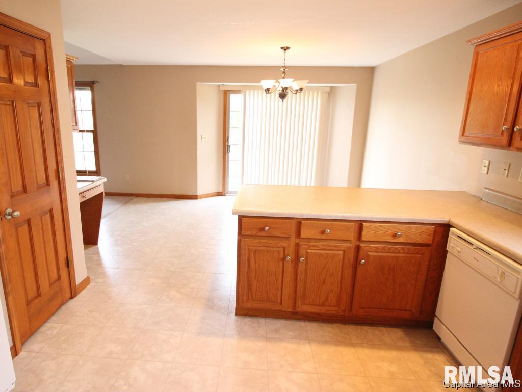 5205 Manhattan Drive Springfield, IL 62711 - Photo 5 of 10 Gallery Image 5