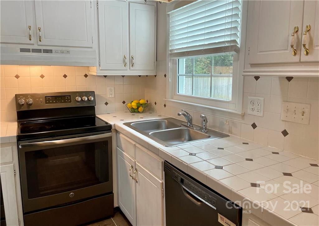 6600 Stoney Ridge Road Matthews, NC 28104 - Photo 3 of 34 Gallery Image 3