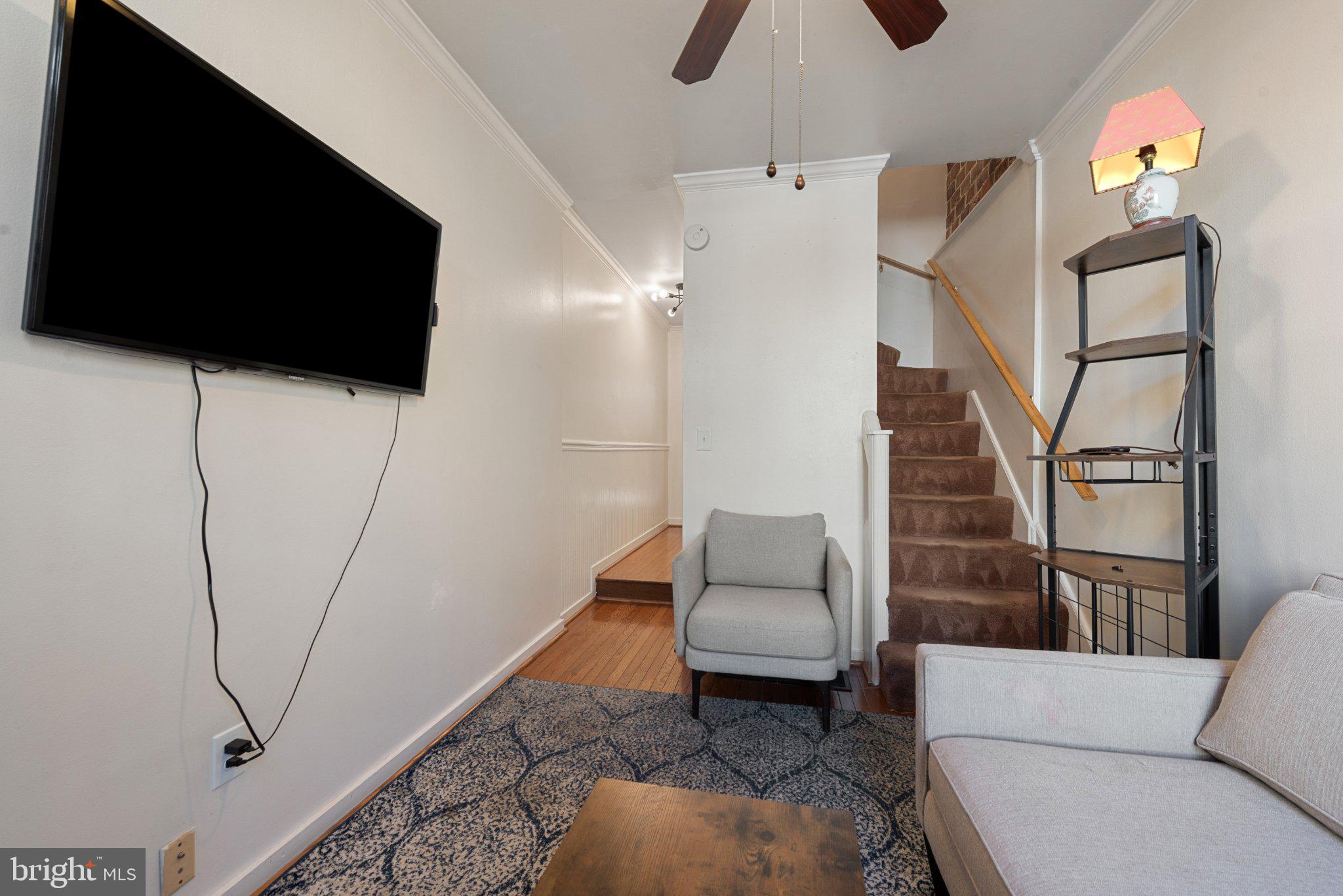 211 South Madeira Street Baltimore, MD 21231 - Photo 5 of 18 Cozy entryway with inviting staircase.
