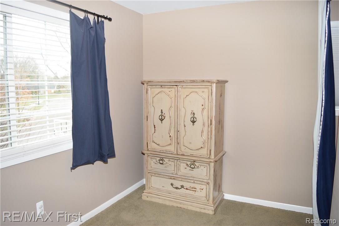 422 Barclay Road Grosse Pointe, MI 48236 - Photo 42 of 43 DSC_0939.JPG