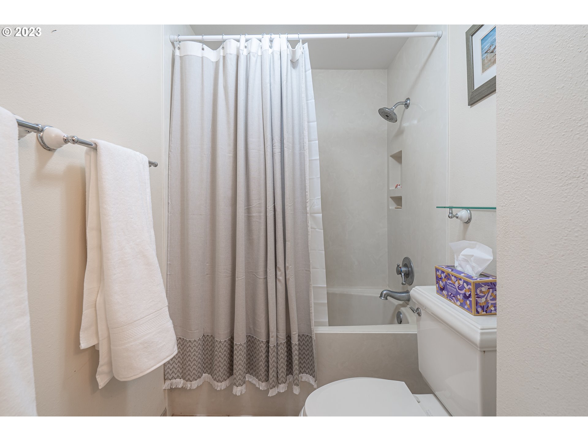 28171 Clear Lake Road Eugene, OR 97402 - Photo 18 of 48 a bathroom with a tub and shower curtain