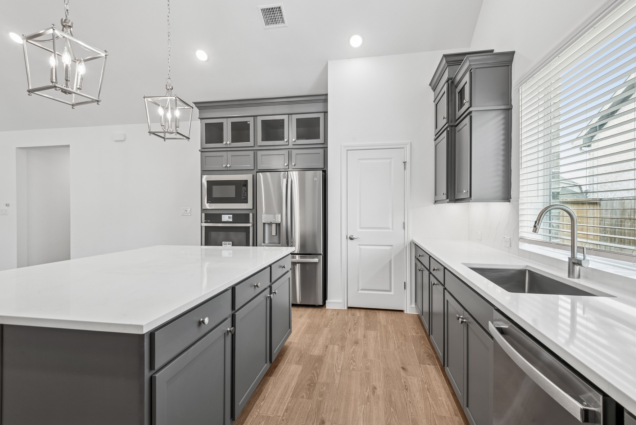 2814 Duchess Drive Rosenberg, TX 77471 - Photo 14 of 39 Stunning kitchen with grey stacked cabinets (*Artist rendering used for illustration purposes only.)