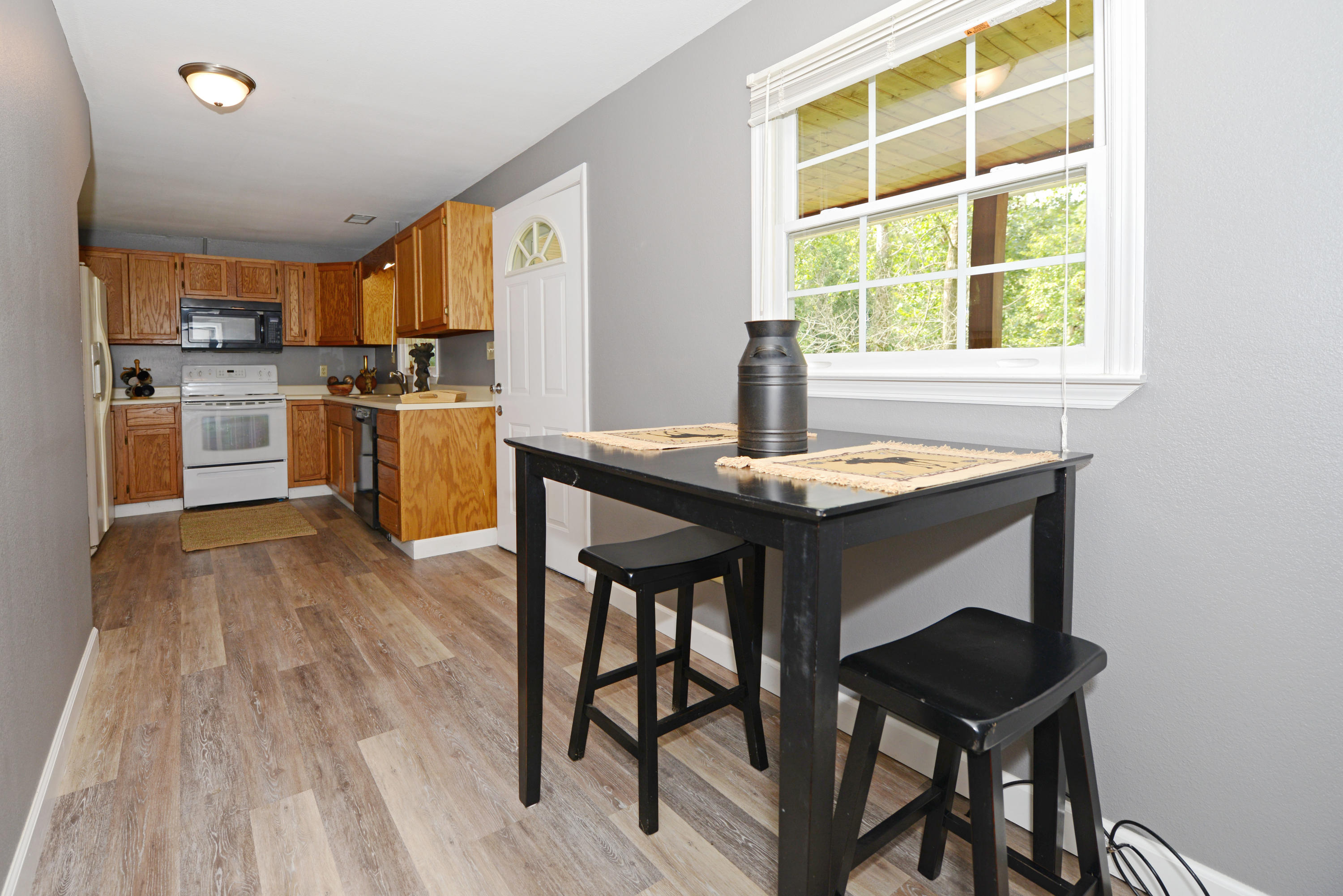 245 Gray Road Greeneville, TN 37743 - Photo 31 of 51 Eat in Kitchen