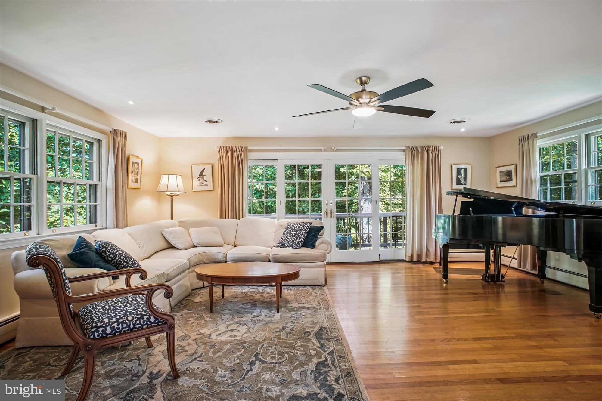 3818 North Ridgeview Road Arlington, VA 22207 - Photo 12 of 56 Living Room