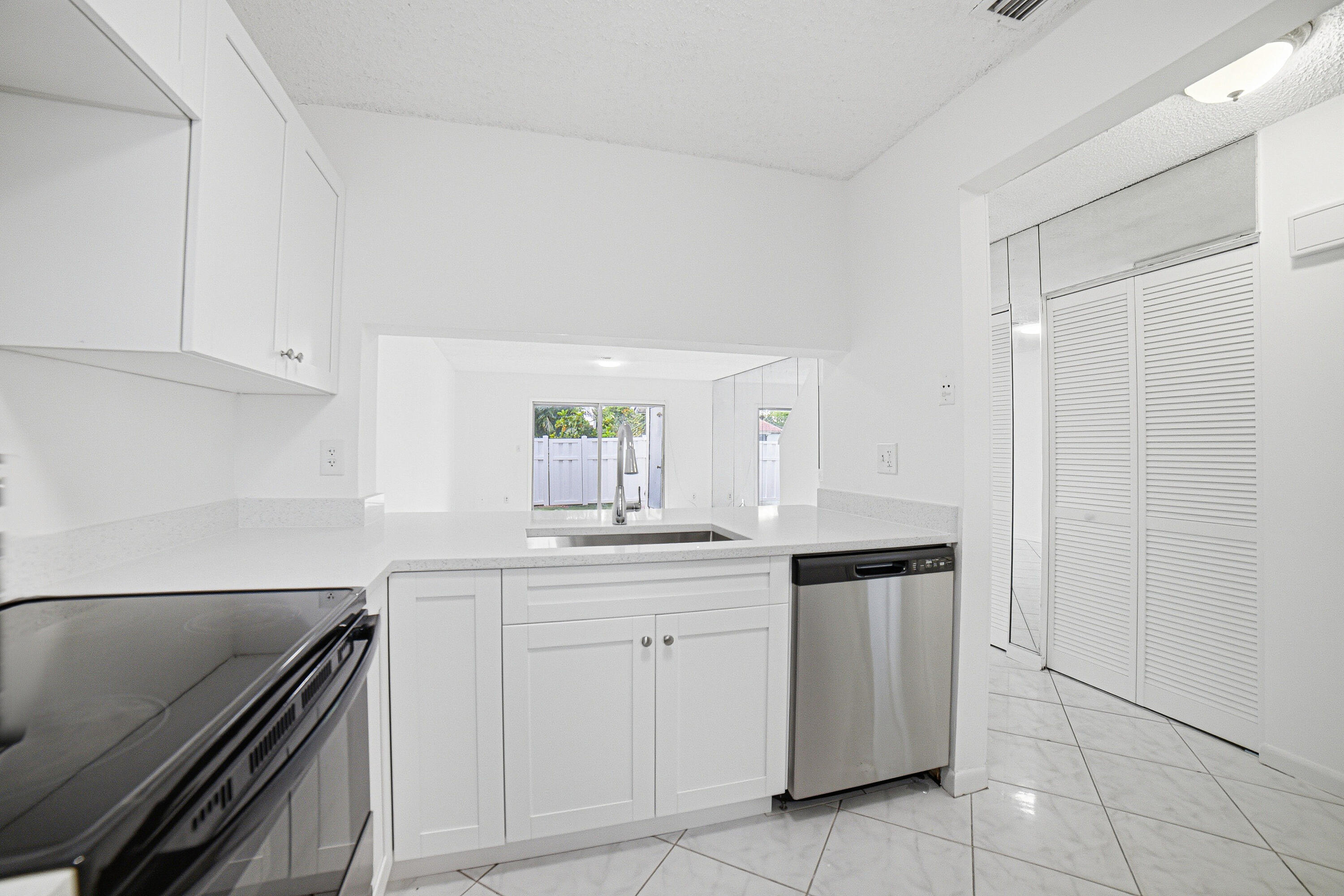 8207 Fairway Road, Unit 8207 Sunrise, FL 33351 - Photo 7 of 34 Kitchen-B