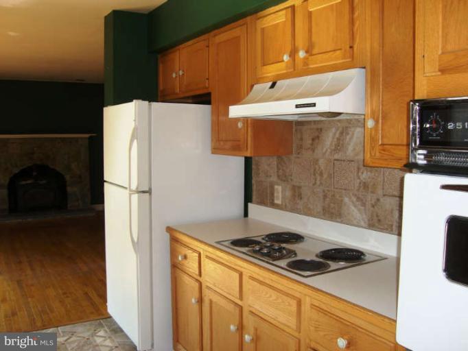 20535 Bucklodge Road Boyds, MD 20841 - Photo 7 of 30 a kitchen with a stove and a refrigerator