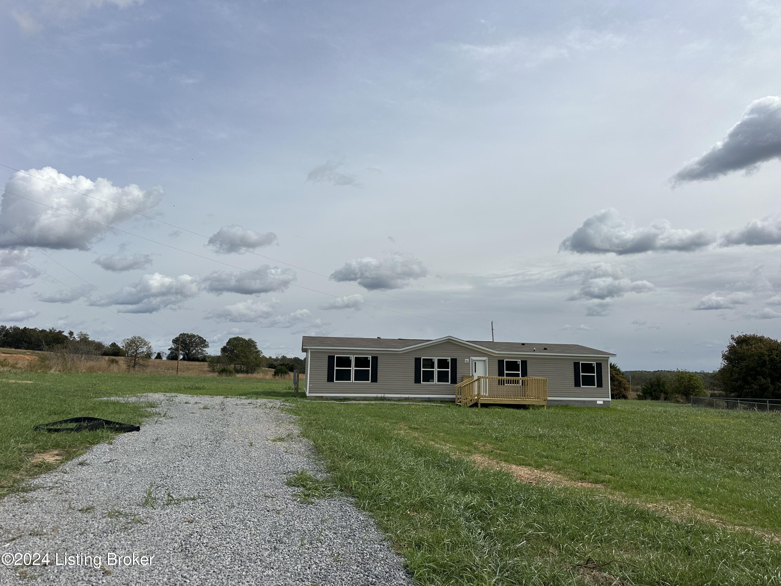 580 Webster Road Campbellsville, KY 42718 - Photo 2 of 38 IMG_9533