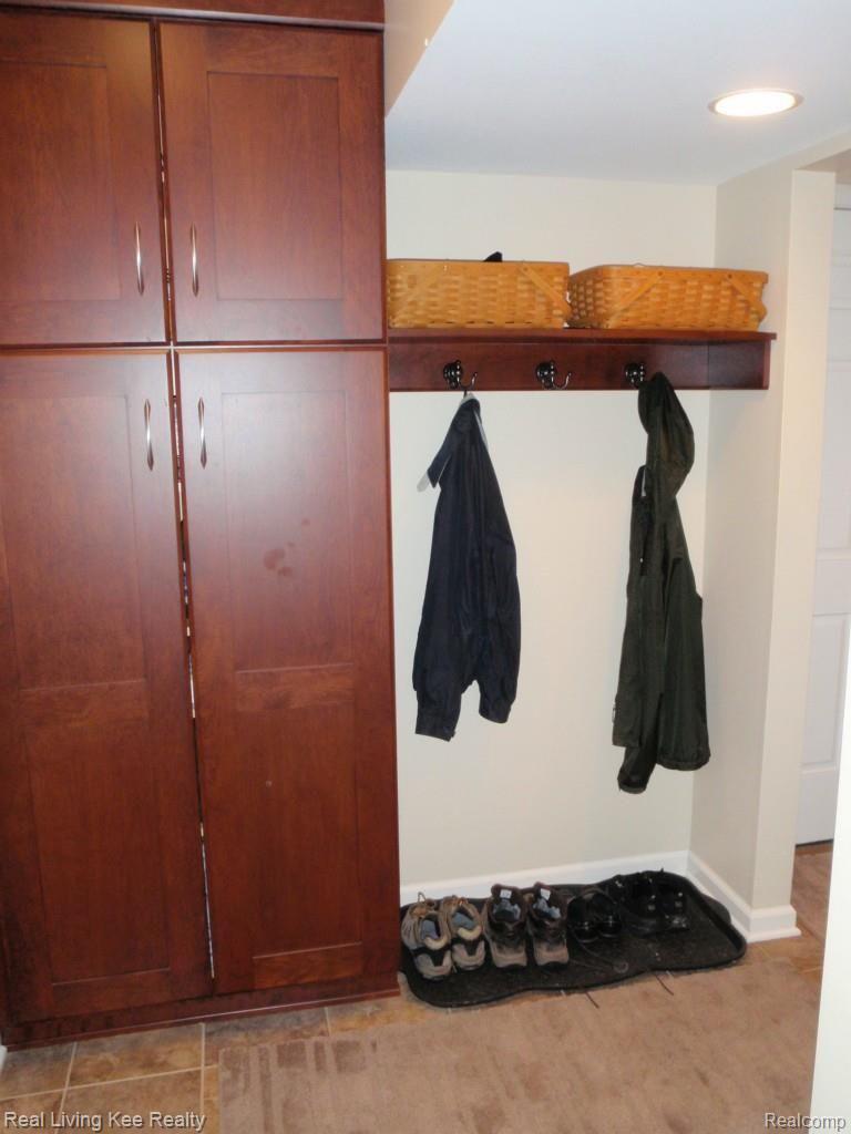 60739 Eyster Road Rochester, MI 48306 - Photo 10 of 37 Mud Room