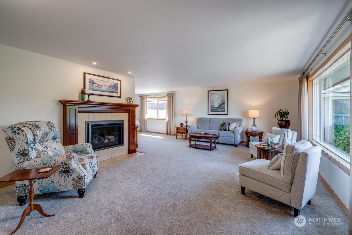 821 Rucker Avenue Everett, WA 98201 - Photo 2 of 27 Gallery Image 2