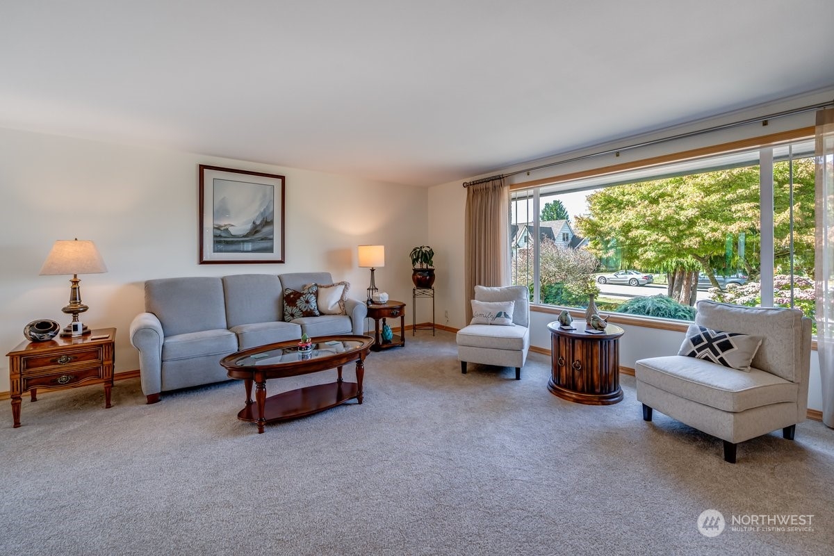 821 Rucker Avenue Everett, WA 98201 - Photo 3 of 27 Gallery Image 3