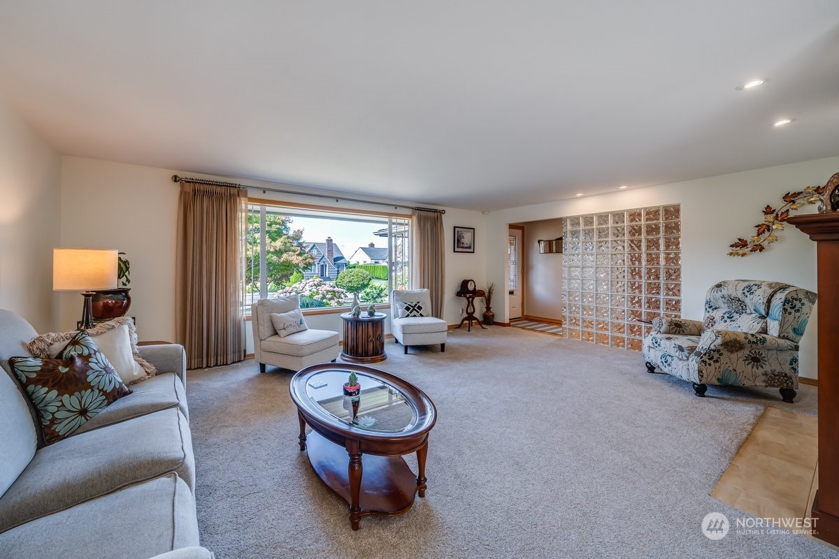 821 Rucker Avenue Everett, WA 98201 - Photo 4 of 27 Gallery Image 4