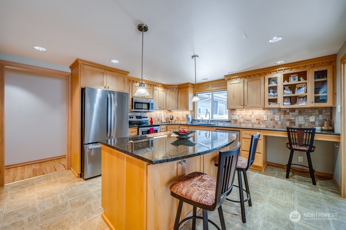821 Rucker Avenue Everett, WA 98201 - Photo 8 of 27 Gallery Image 8